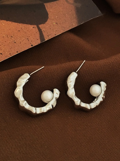 Mode Forme C Le Cuivre Des Boucles D'Oreilles Placage Perles Artificielles Boucles D'oreilles en cuivre's discount tags