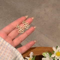 Sweet Flower Alloy Artificial Rhinestones Dangling Earrings