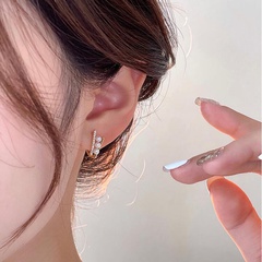 INS Style Asymmetrical Alloy Inlay Artificial Pearl Rhinestone Ear Studs 1 Pair