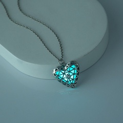 Retro Heart Shape Alloy Luminous Resin Necklace 1 Piece