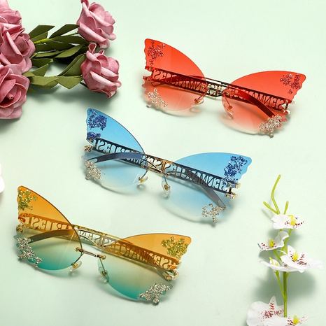 Women'S Sweet Gradient Color Pc Butterfly Frame Polishing Rhinestone Sunglasses's discount tags