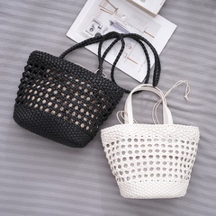 Schwarz-Weiß-einfarbige hohle diagonale Tasche Tägliche Pendler handtasche Große Kapazität ins französische Retro-gewebte Umhängetasche