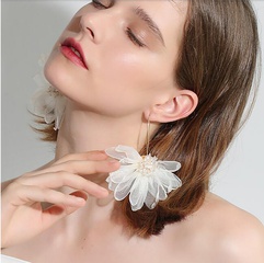 Fashion Flower Cloth Artificial Crystal Earrings 1 Set