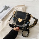 WomenS Mini All Seasons Pu Leather Heart Shape Fashion Square Magnetic Buckle Crossbody Bag Square Bagpicture14