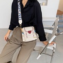 WomenS Mini All Seasons Pu Leather Heart Shape Fashion Square Magnetic Buckle Crossbody Bag Square Bagpicture11