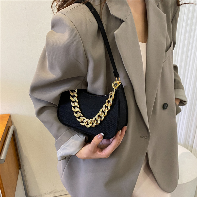 WomenS All Seasons Pu Leather Solid Color Fashion Chain Square Zipper Underarm Bagpicture1