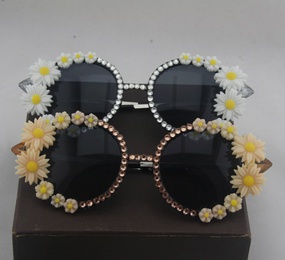 Fashion Flower Resin Round Frame Diamond Full Frame Womens Sunglassespicture4