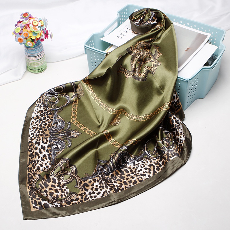 WomenS Elegant Leopard Satin Printing Silk Scarves