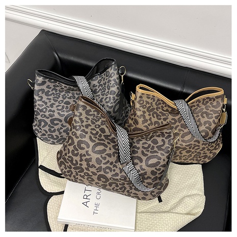 Women'S Medium All Seasons Pu Leather Leopard Fashion Square Hook Loop Crossbody Bag's discount tags