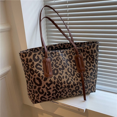 Women'S Large All Seasons Pu Leather Leopard Vintage Style Square Zipper Tote Bag's discount tags