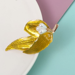 Elegant Leaf Imitation Pearl Alloy WomenS Brooches 1 Piecepicture7