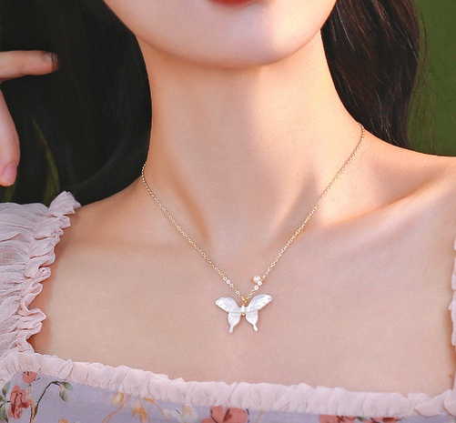 Simple Style Butterfly Titanium Steel Gold Plated Artificial Pearls Shell Pendant Necklace's discount tags