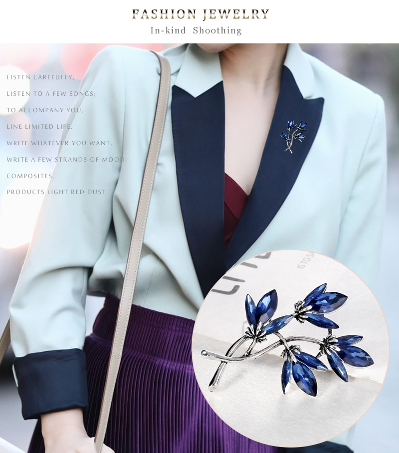 Fashion Flower Alloy Inlay Crystal WomenS Brooches 1 Piecepicture2