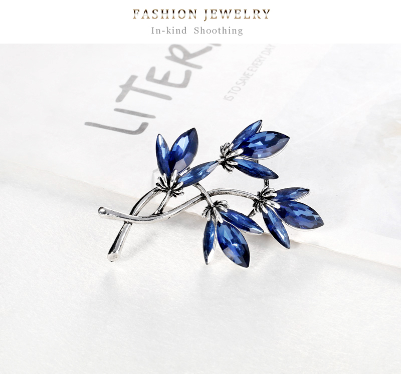 Fashion Flower Alloy Inlay Crystal WomenS Brooches 1 Piecepicture8