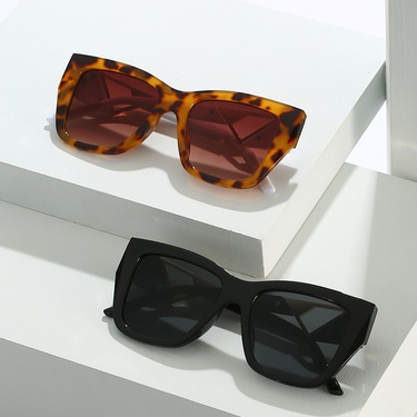 2022 Summer New Square Sunglasses European and American Fashion Trending Ins Same Square Colorful Reflective Sunglasses Women—1