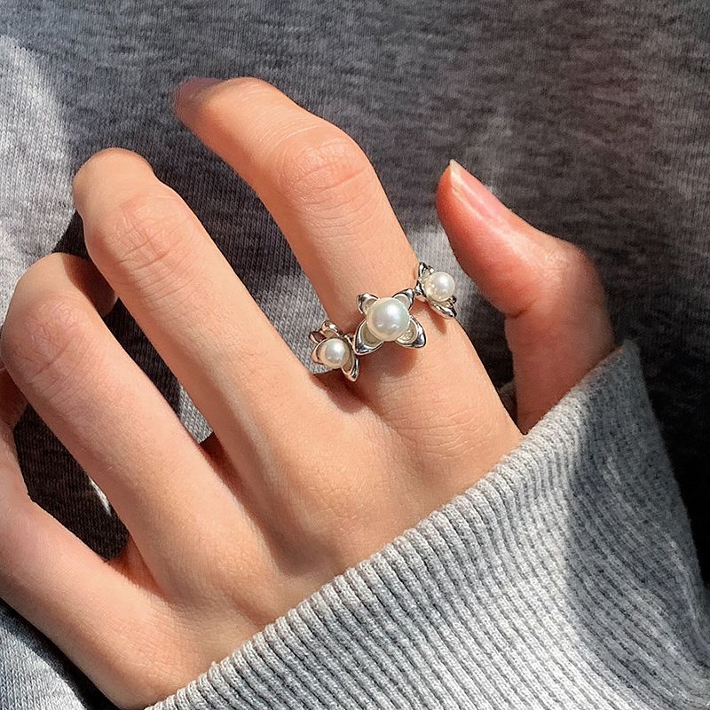 Pearl Flower Light Luxury ring