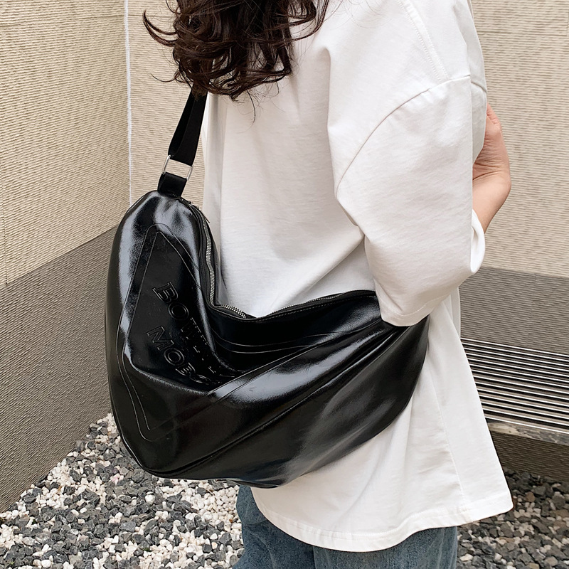 Women's Small All Seasons Pu Leather Solid Color Basic Streetwear Heart- shaped Zipper Shoulder Bag Handbag Crossbody Bag