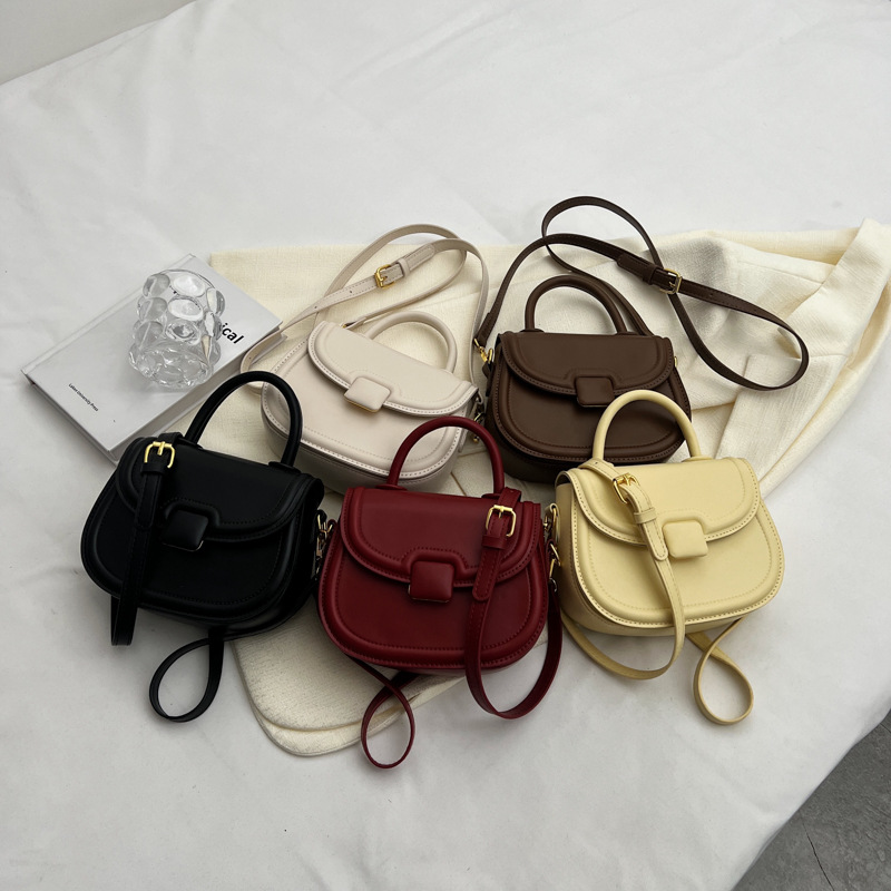 Wholesale Women's Small Spring&Summer PU Leather Streetwear Handbag Pillow Shape Bag