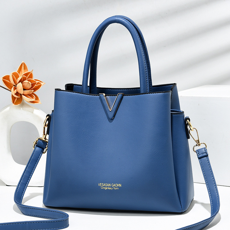 Wholesale Women's Medium All Seasons PU Leather Solid Color Classic Style Square Zipper Handbag